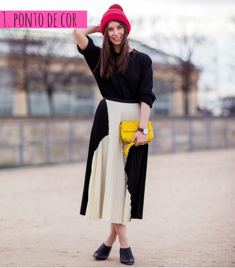 moda | moda de rua | street style | semanas de moda | weekend inspiration | Paris Fashion Week | PFW | looks de rua | xadrez | saia midi | ponto de cor | amarelo | cores assorvetadas | tons pastel | moletons | moletom | estampa | moletom estampado