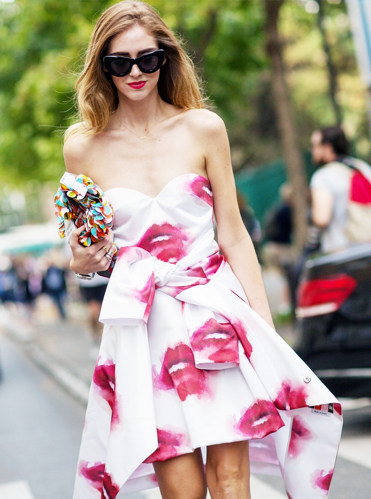 moda | looks de rua | street style | inverno 2015 | Paris Fashion Week | PFW | looks de rua de Paris | semana de moda de Paris | look dos corredores | look das semanas de moda | verão 2015 | floral | rosa | cropped | couro | trech coat