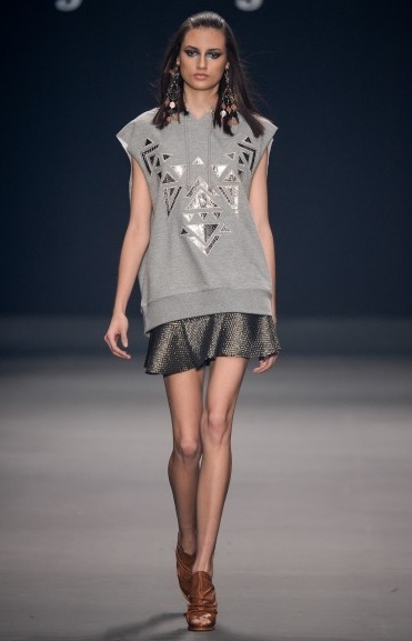 blog de moda | moda | sobre moda | desfiles | SPFW | SPFW inverno 2014 | moda 2014 | moda 2013 | weekend inspiration | inspiração do fim de semana | top cropped | barriga de fora | saia evasê | short e camiseta